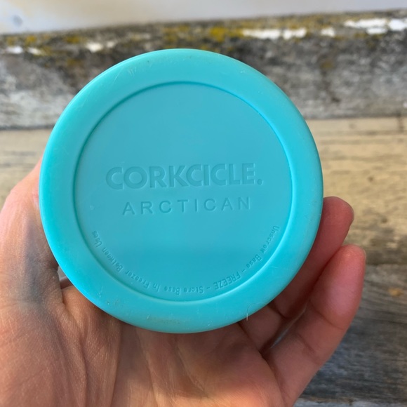 Corkcicle | 8.4oz Gloss Turquoise Slim Artican Cooler - Picture 2 of 5